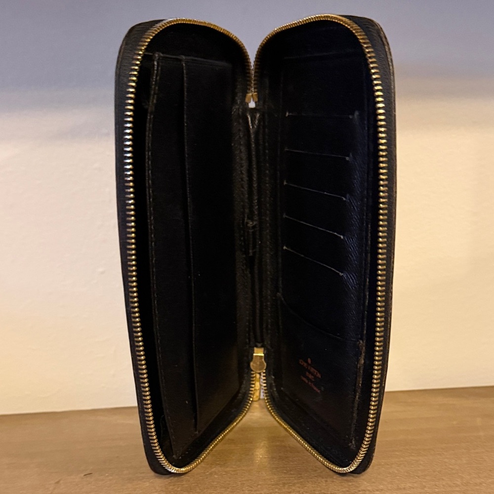 Louis Vuitton Black Leather planner /wallet Bag